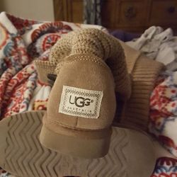 UGH Austrailia Cardy Taupe Size 8