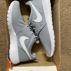 Nike Rosche Size 8.5