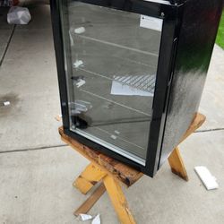 Mini refrigerator de vidrio