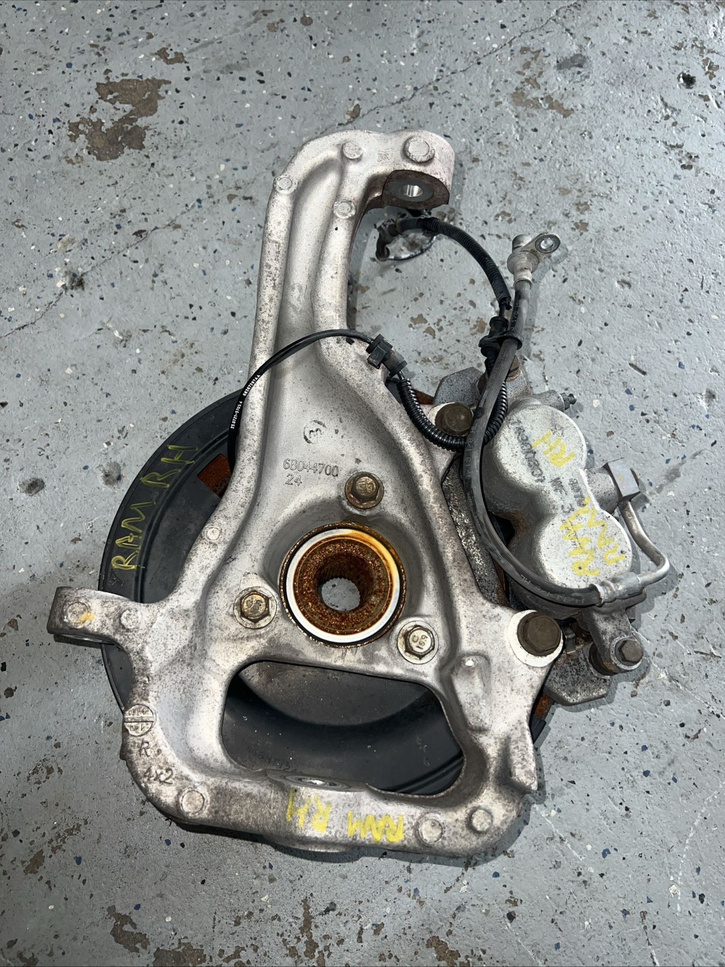 09-24DODGE RAM 1500 2WD PASSENGER RIGHT FRONT SPINDLE KNUCKLE OEM