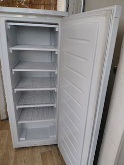 Thompson 6 shelf deep freezer 22" x22" x551/2"