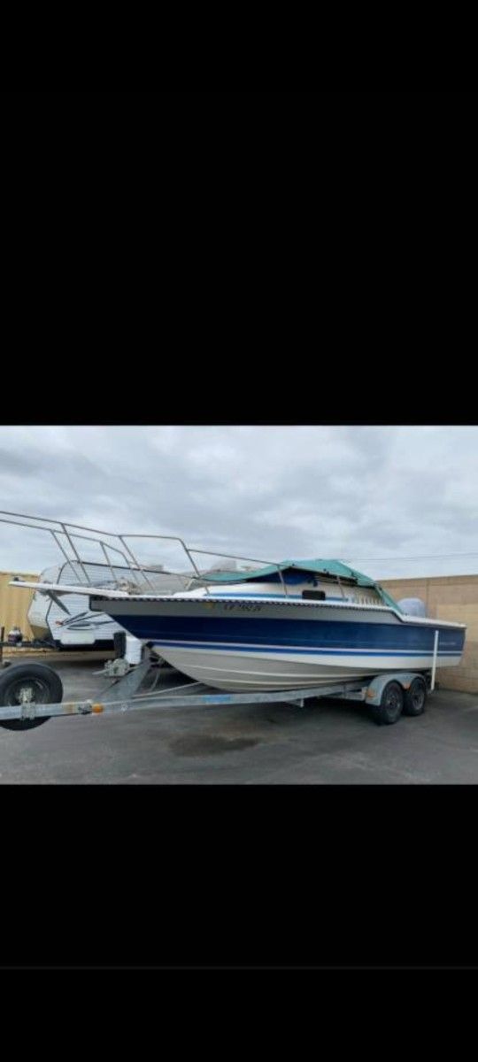 1989 Bayliner Trophy fishing boat with trailer