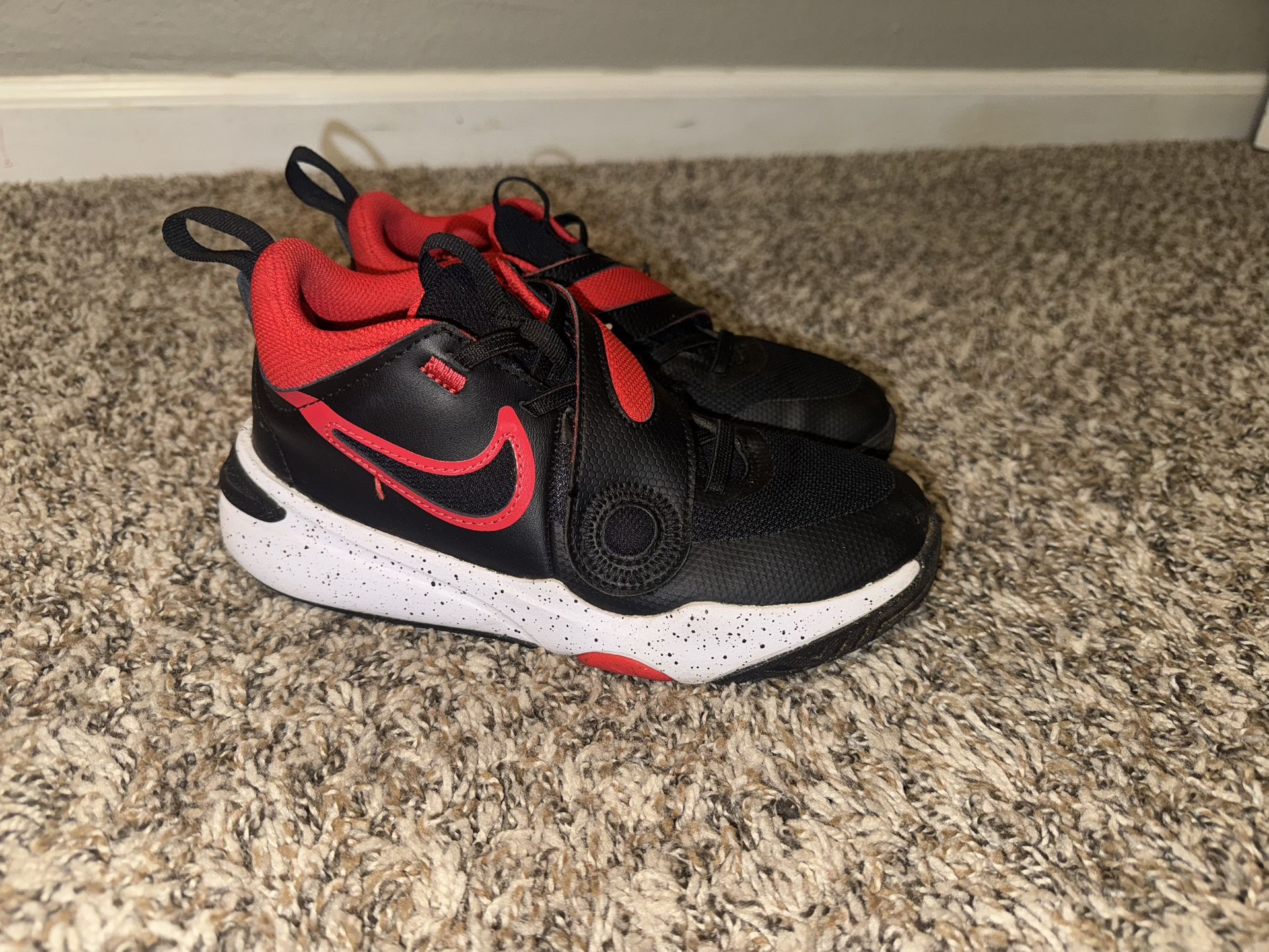 Nike hustle 11 youth basketball shoes size 2