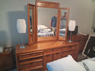 2 dressers and Mirror SOLID WOOD BEAUTIFUL
