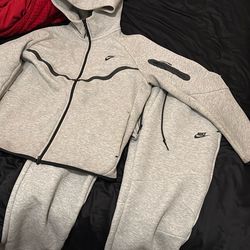 Grey Nike Tech Set