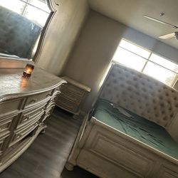 King Bedroom Set $300