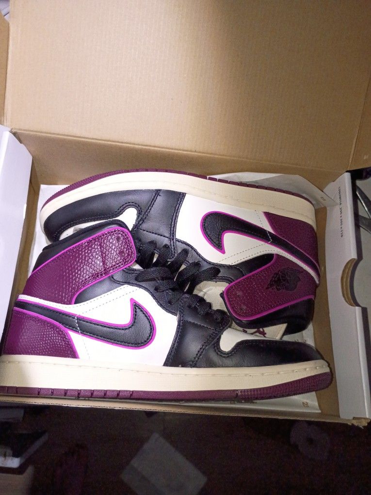 Women's Nike "Bordeaux' Edition Brand New On The Box