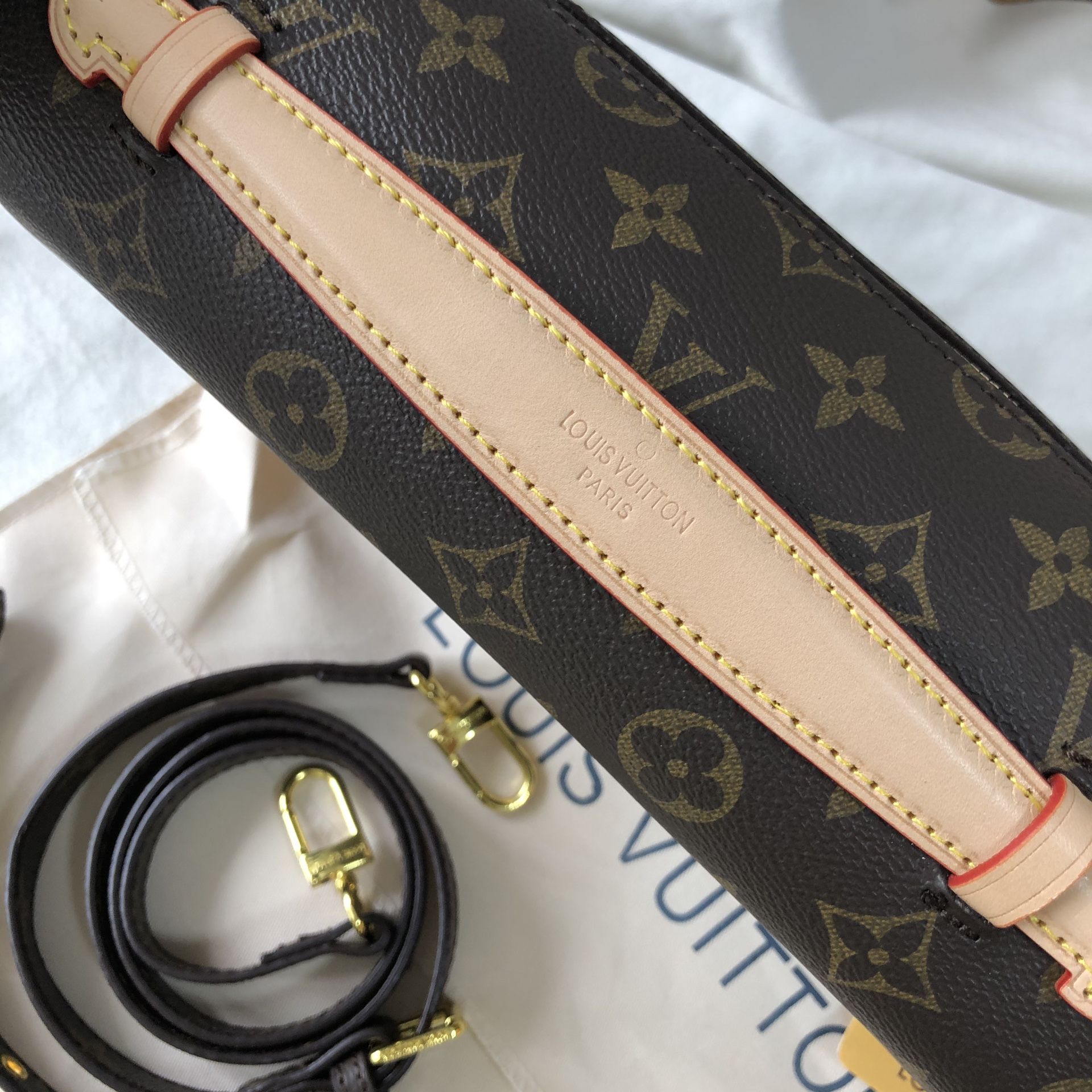 authentic Louis Vuitton Monogram Canvas Pochette Métis handbag for Sale in  Albuquerque, NM - OfferUp