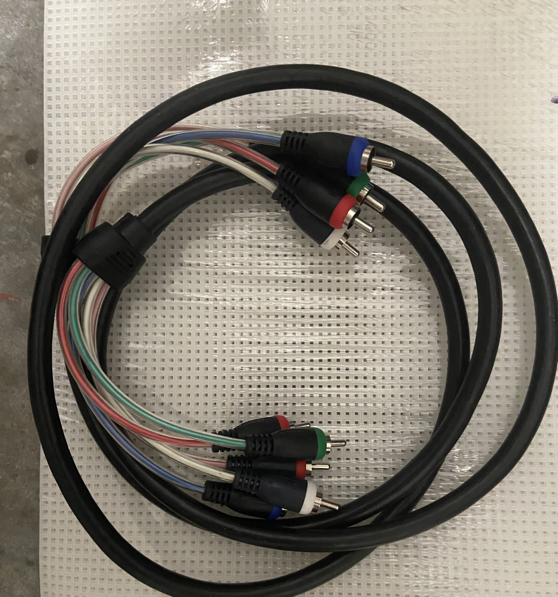 STEREN 6 ft 5-RCA COMPOSITE VIDEO / AUDIO CABLE 257-606BK, Excellent condition