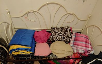 Comforters. Sheets. Sleeping bag. Twin/full size.