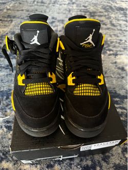 Boys Air Jordan 4 Retro (GS) size 4