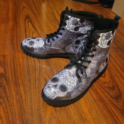 Size 9 Halloween Boots NEW Skulls