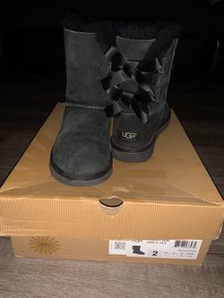 REAL UGGS BEARLY USED
