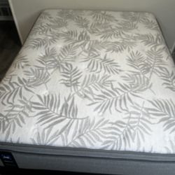 SEALY QUEEN MATTRESS SET 