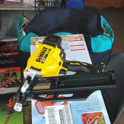 DEWALT
20-Volt 21° Cordless Framing
Nailer (Tool-Only)