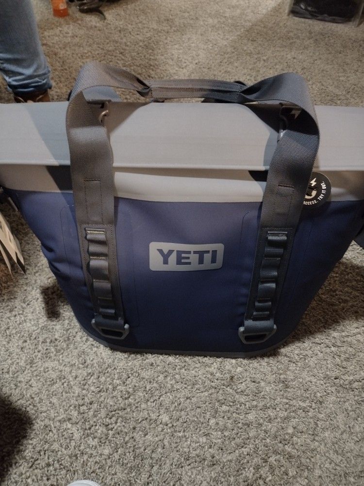 YETI HOPPER M30 COOLER