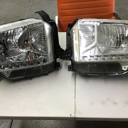 2014 - 2017 Toyota Tundra Head Lights