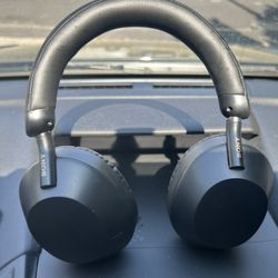 WIRELESS HEADPHONES