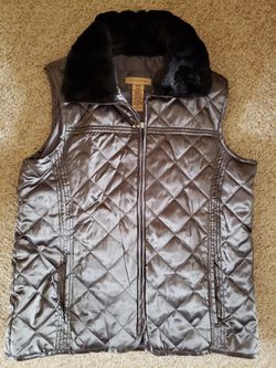 Quilted Grey Vest With Black Collar size small never worn