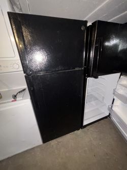 Ge Refrigerator On Good Working Conditions