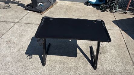 Pc gaming desk ! LED lights and usb