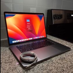 MacBook Pro 15-inch 16GB RAM, 512GB SSD i7 Processor