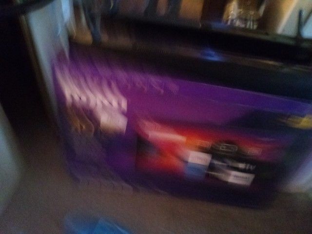 Used 40 In. ROKU Select Series HDMI Telvision
