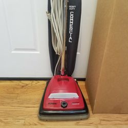 NEW cond COMMERCIAL SANITARE VACUUM WITH  AMAZING POWER SUCTION  , WORKS EXCELLENT  , IN THE BOX 