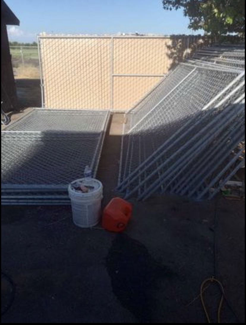 Security Fence Panels With Stand And Locking Bracelets