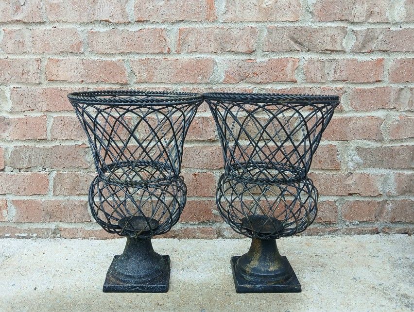 Metal Wire Urns/Planters