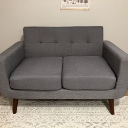 Grey Love Seat Couch - Modern 2-seater Sofa In Great Condition 