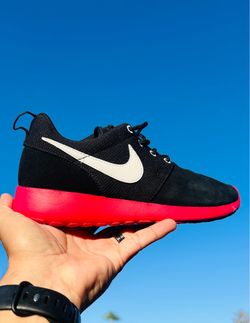 Nike Roshe Run Black Red White