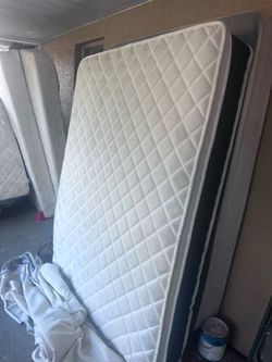 Full size Matress and box