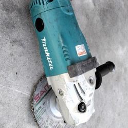 Makita 15 Amp 7in. Corded Angle Grinder