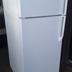 APARTMENT SIZE REFRIGERATOR (DELIVERED)