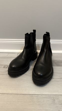 Woman Boots. Steve Madden. 39.5 Worn One Time.