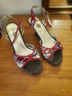 Brand New Cute Ladies dress shoes 👞 still in box 📦 made by Route 66 size 7