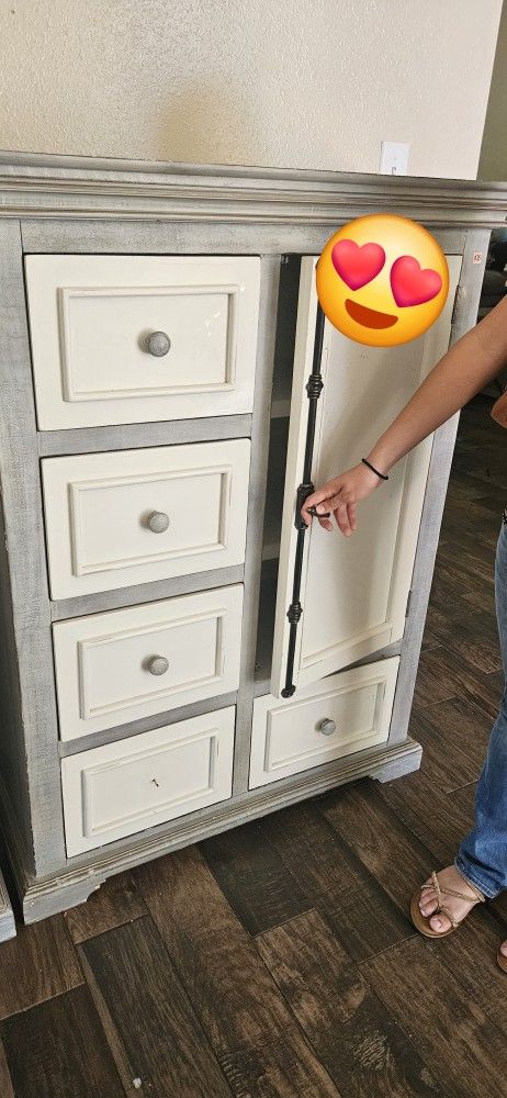 Beautiful Armoire. Hermoso Ropero 