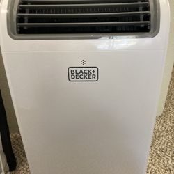 Like New, Black and Decker Air Conditioner 14000 BTU