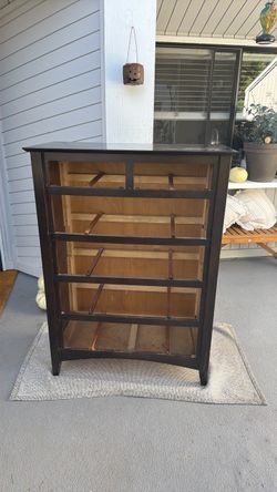 Chest of drawers