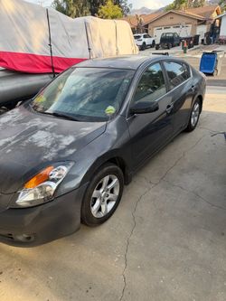 Nissan Altima 4-Door Sedan