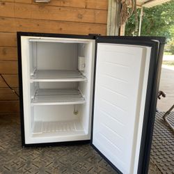 Antarctic Star Black Mini freezer