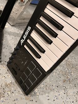 Alesis V61 Midi Trigger And Stand