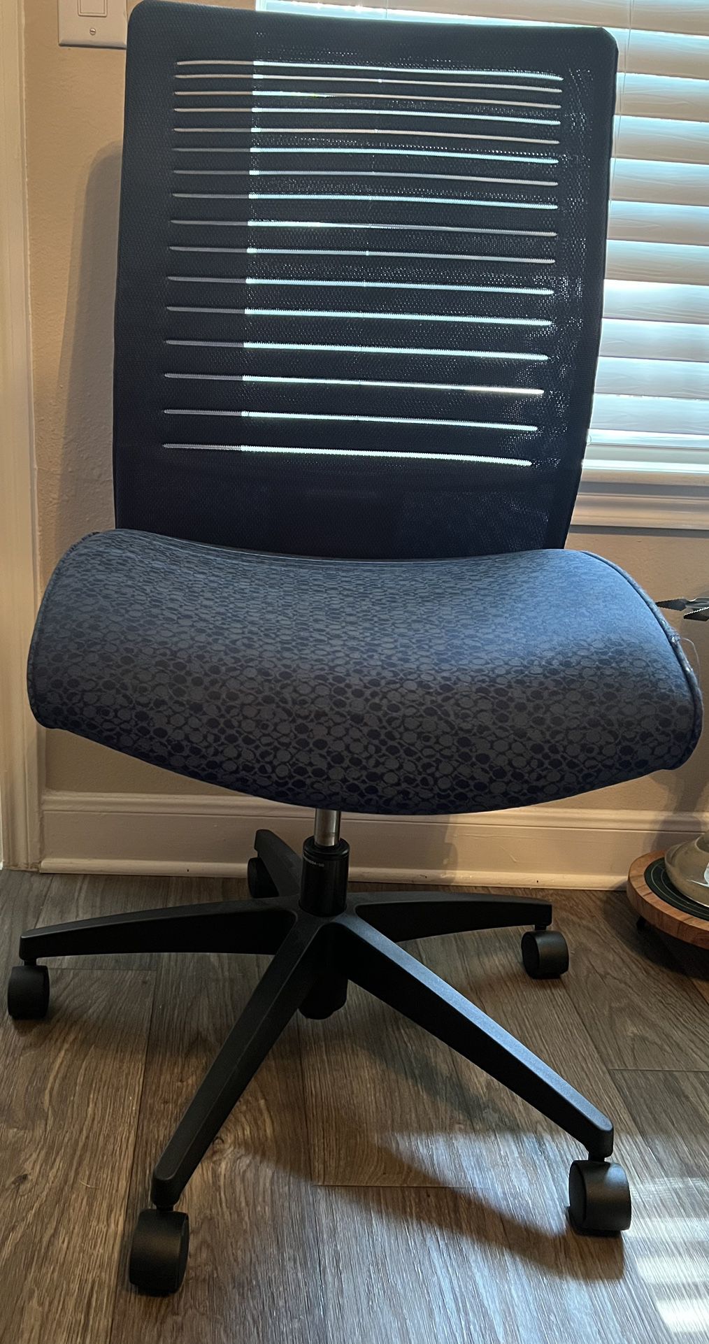 Desk Chair / Silla De Escritorio