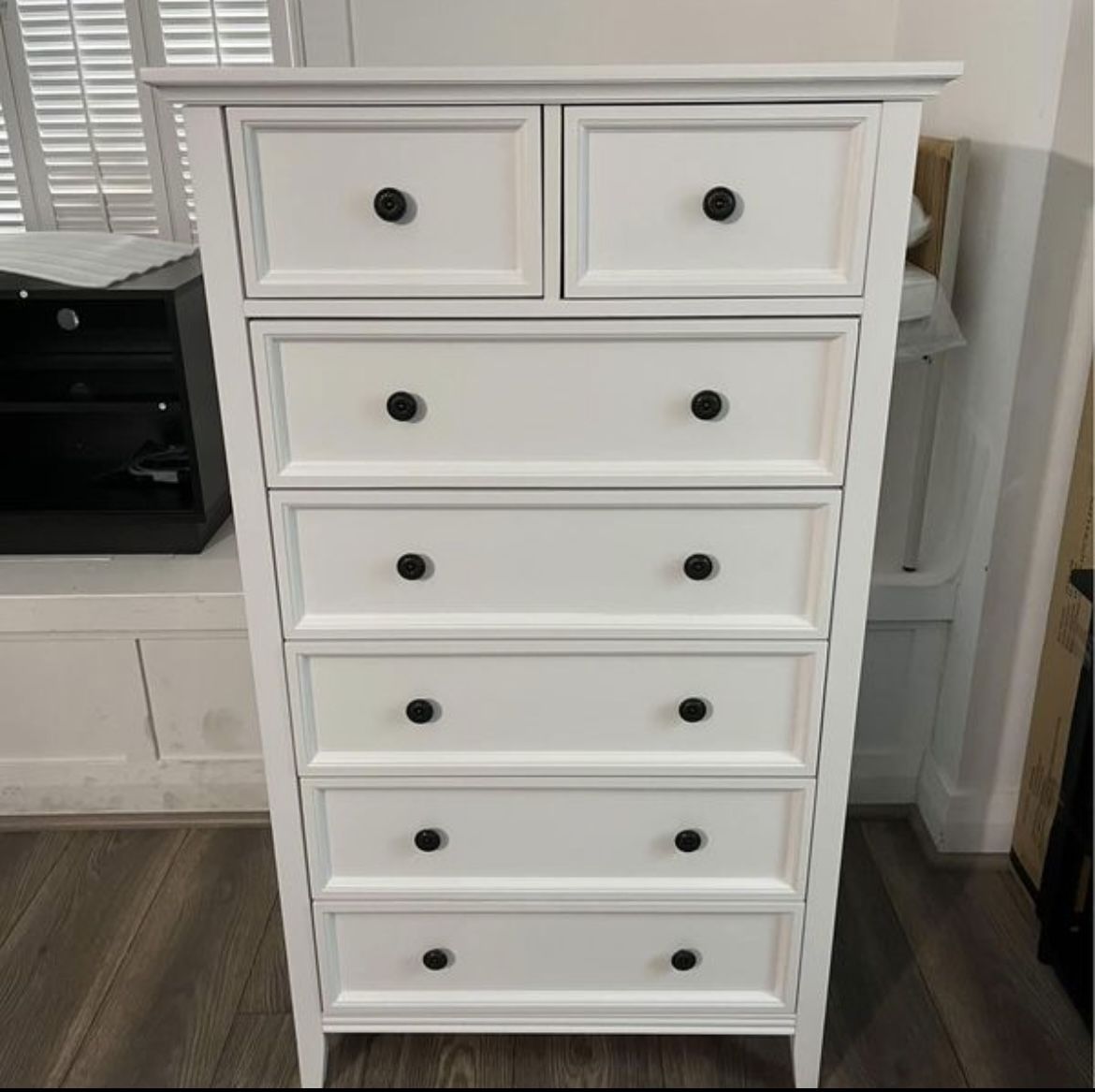 7 Drawer Tall Dresser, Tall Solid Wood Large Storage Cabinet, Modern Simple White Tall Chest of Drawer for Bedroom Living Room Hallway Entryway (White