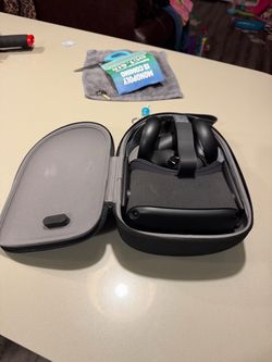 Meta Oculus Quest VR Headset w/ aTravel Case