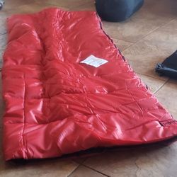 Eureka ! NEW sleepingbag very warm 32"x78"