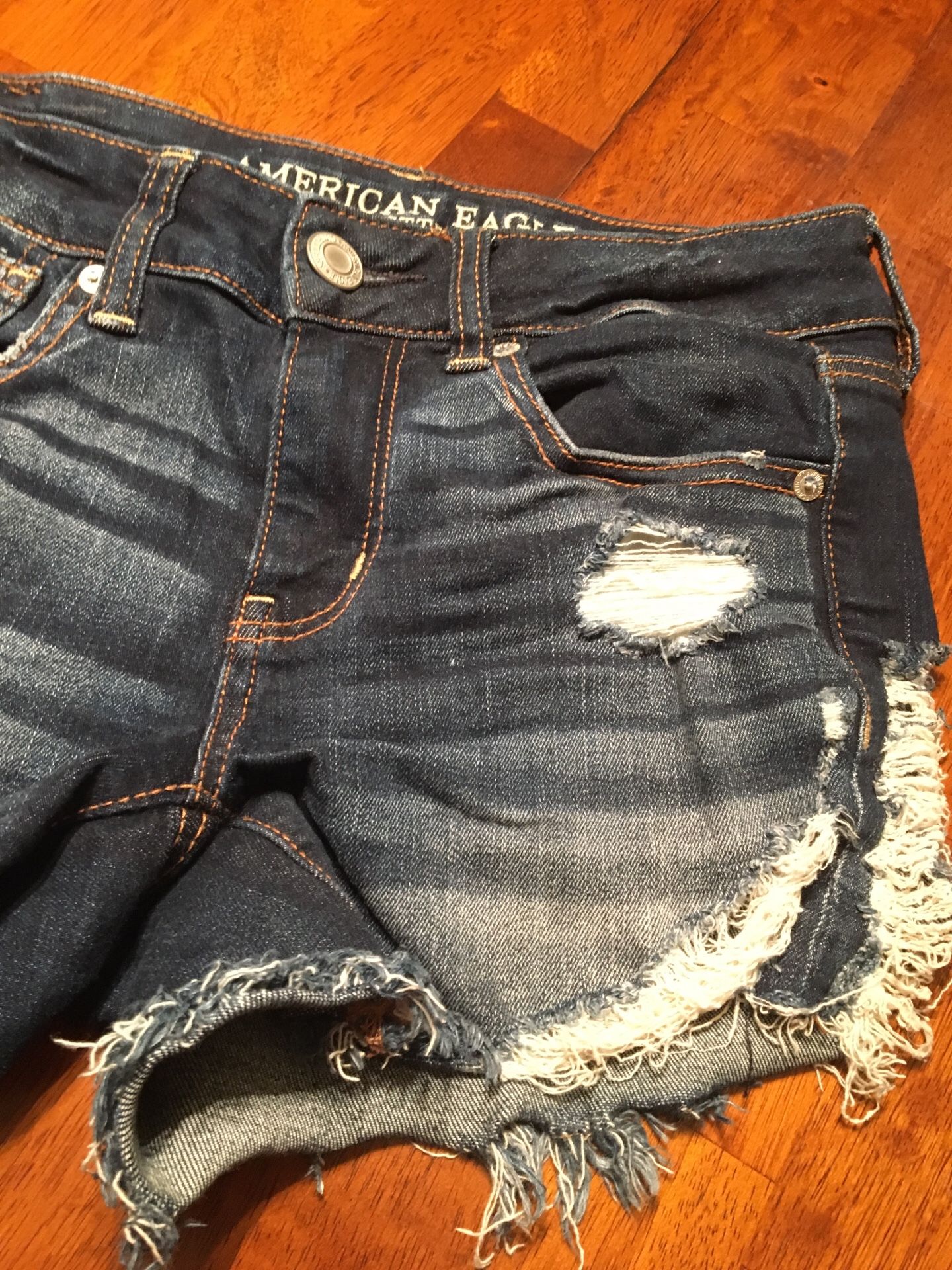 AMERICA EAGLE SHORT SIZE 4 VERY CUTE