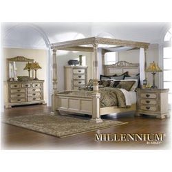 Like New 5 Piece Queen Size Need Room Set 