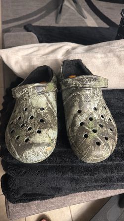 Crocs Size 9.5